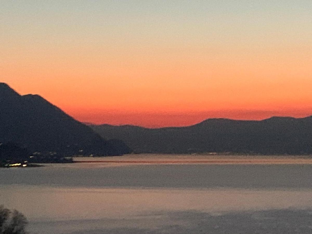 Casa Colmegna Mit Traumhaften See- Und Bergblick Luino Værelse billede