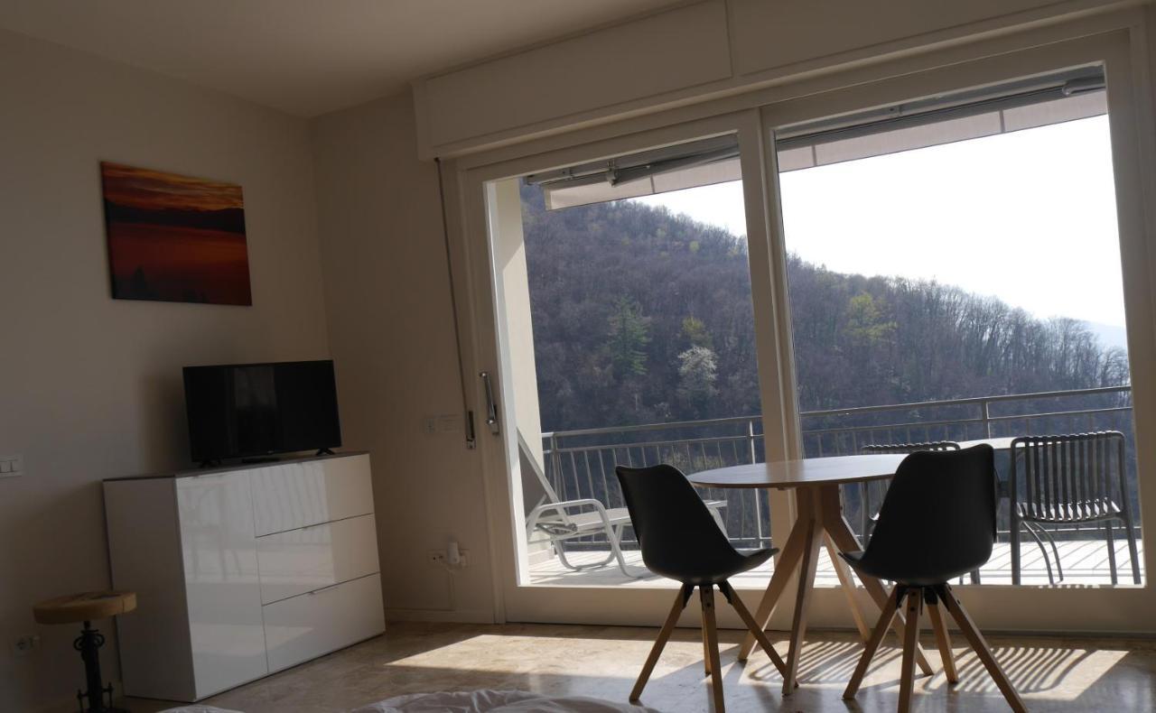 Casa Colmegna Mit Traumhaften See- Und Bergblick Luino Eksteriør billede